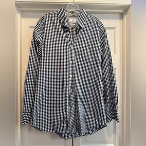 Southern Tide 100 percent cotton classic fit size medium with pocket